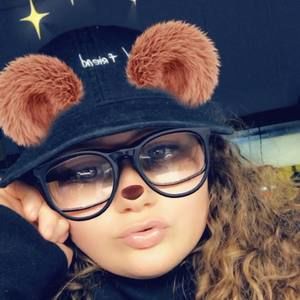 Meet your Posher, Jade